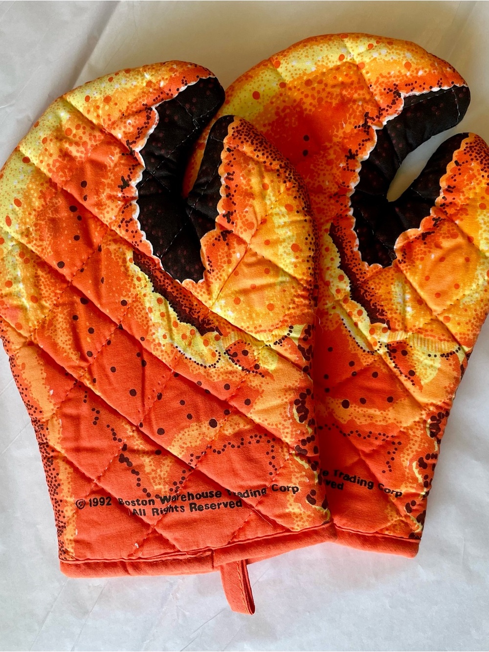 NWOT Crab Claw Quilted Oven Mitts